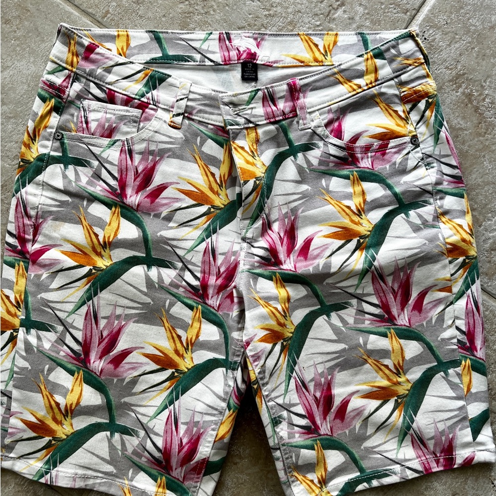 Tommy Bahama Women’s Bermuda Shorts, Tropical Pattern, size 12